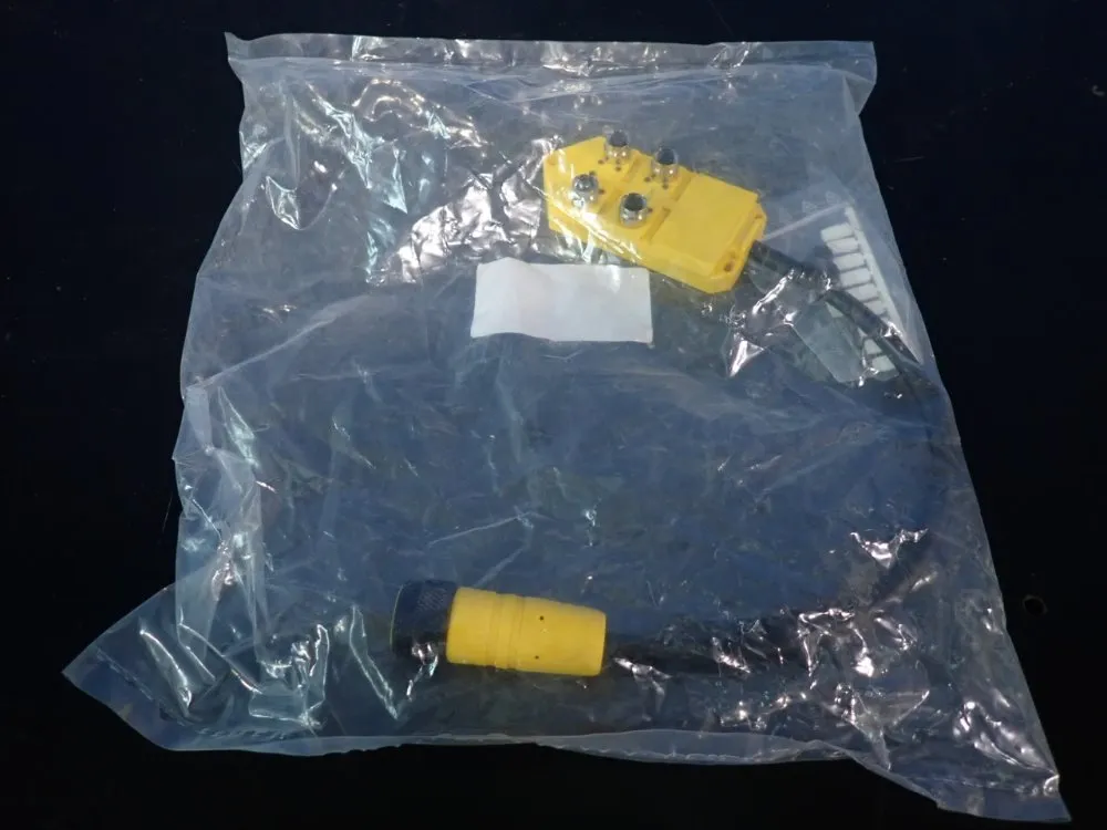 Balluff Junction Block - C04t4r-12-pb-010f