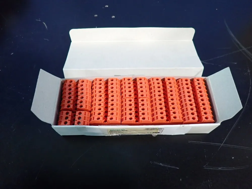 Siemens Lot Of 50 Terminal Blocks - 8wa1011-1bg22