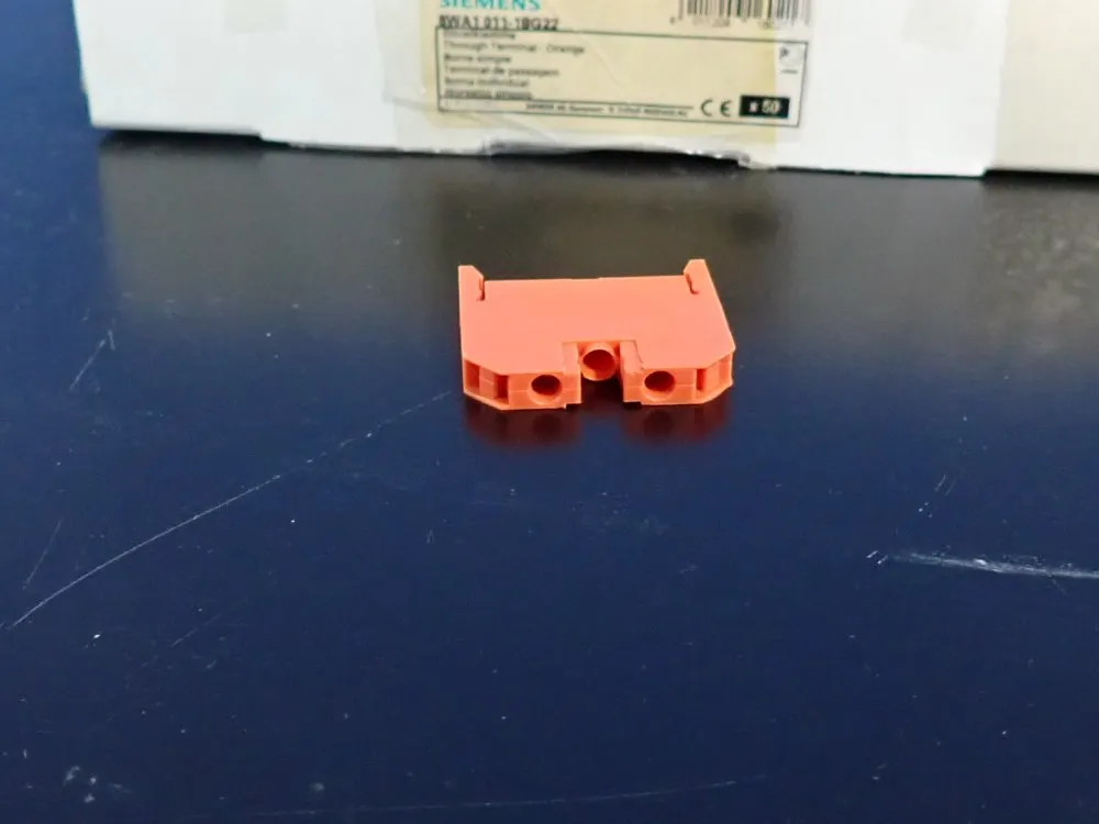 Siemens Lot Of 50 Terminal Blocks - 8wa1011-1bg22