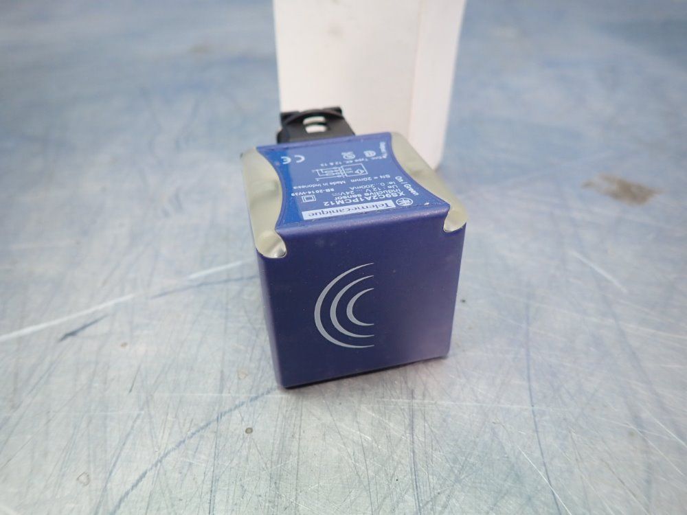 Telemecanique Lot Of 12 Inductive Proximity Switch - Xs9c2a1pcm12