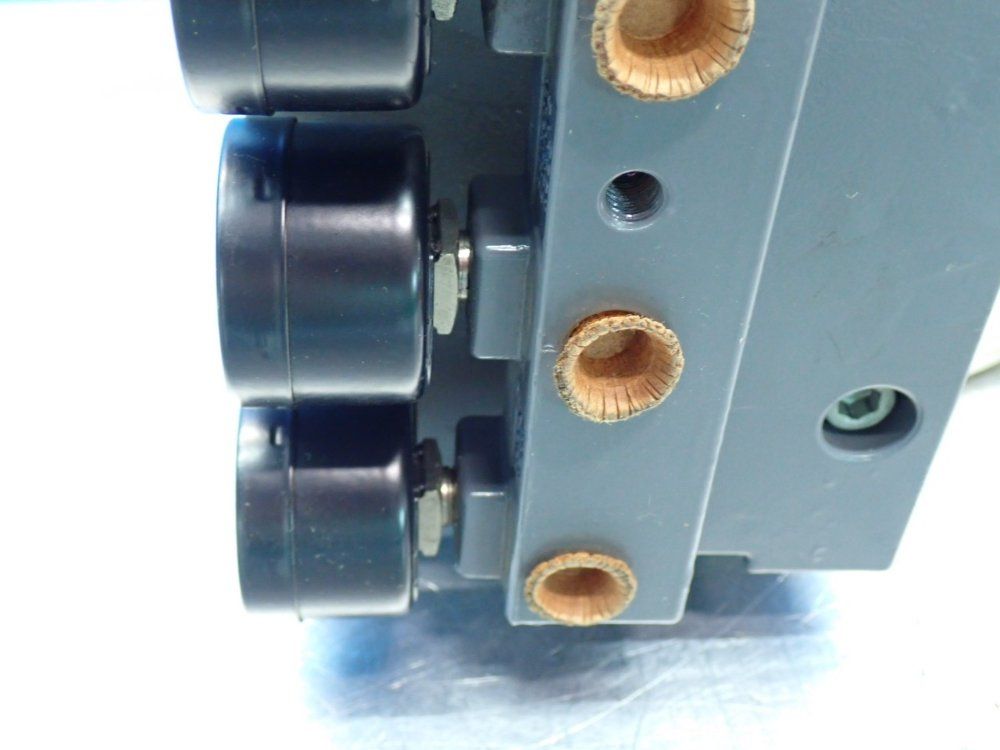 Fisher Series-3600 Valve Positioner - 127806