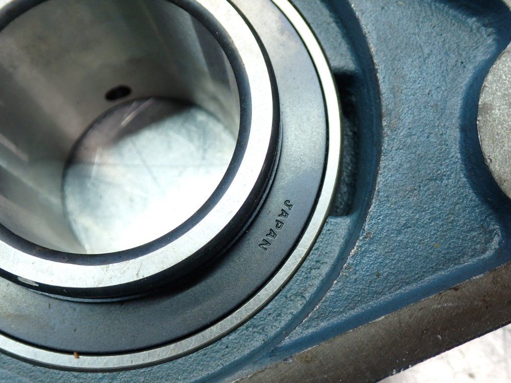 Ami Set Screw Locking 2-bolt Flange - Fl212