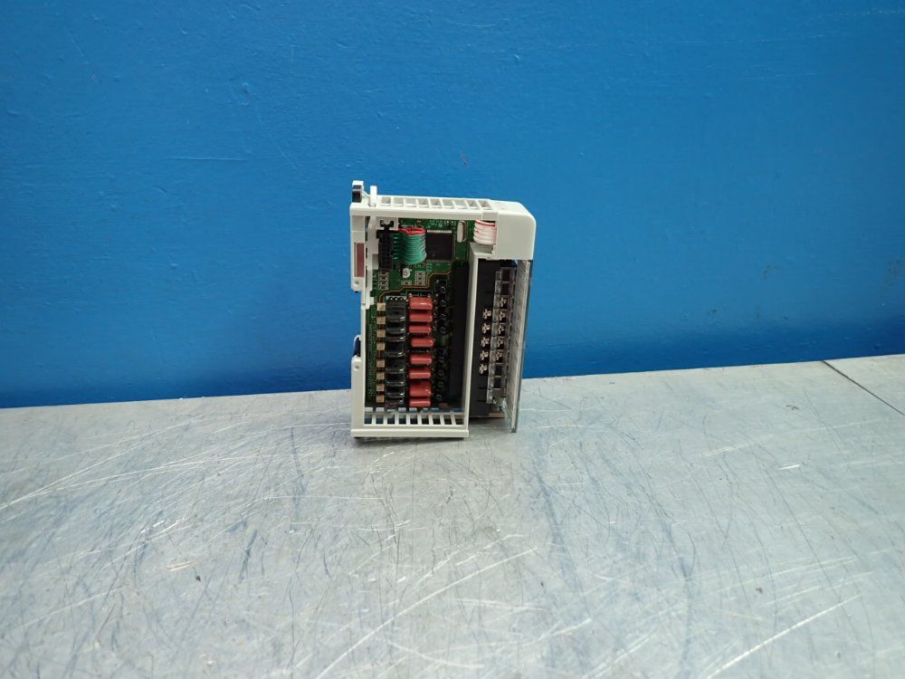 Allen Bradley Compact I/o Ab Relay Output Module - 1769-oa8