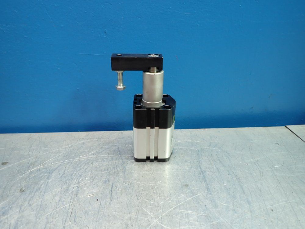 Parker Pneumatic Clamp - P1m040khlmc6m20