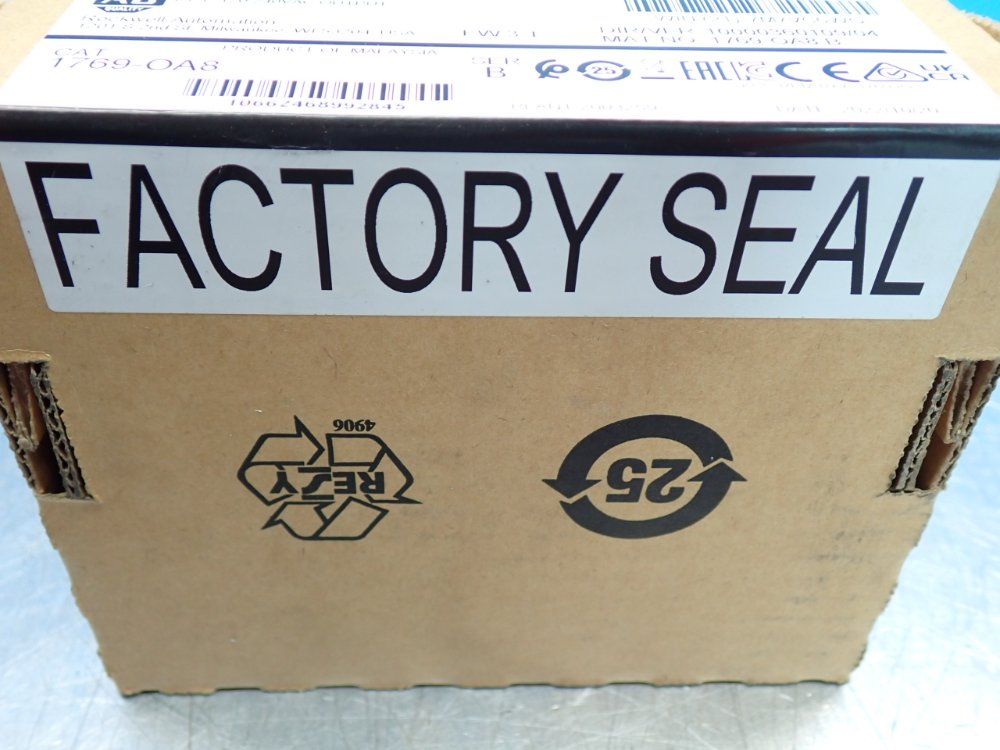 Allen Bradley Compactlogix Output Module - 1769-oa8