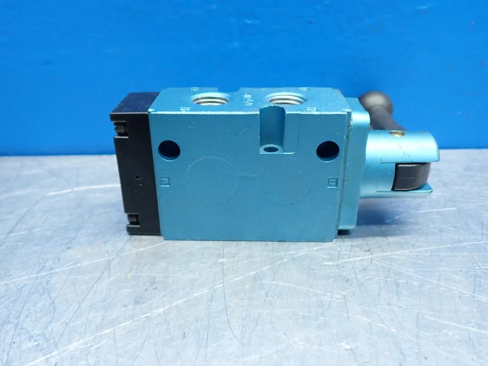 Mac Manually-actuated Spool Valve - 180022-112-0001