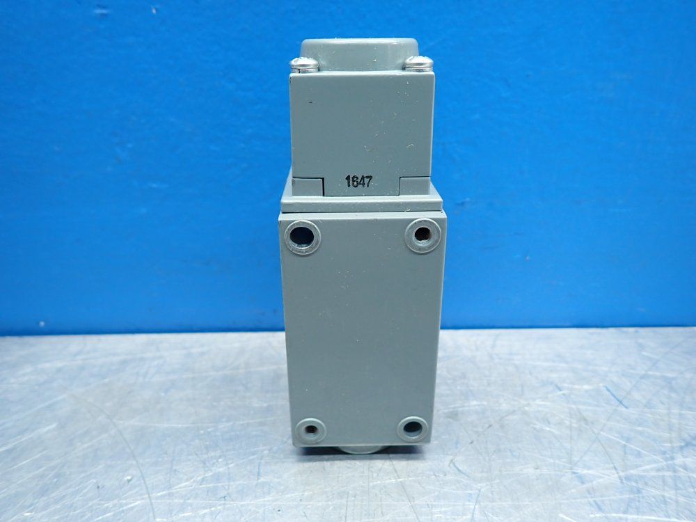 Allen Bradley Plug-in Oiltight Limit Switch - 802t-k1p