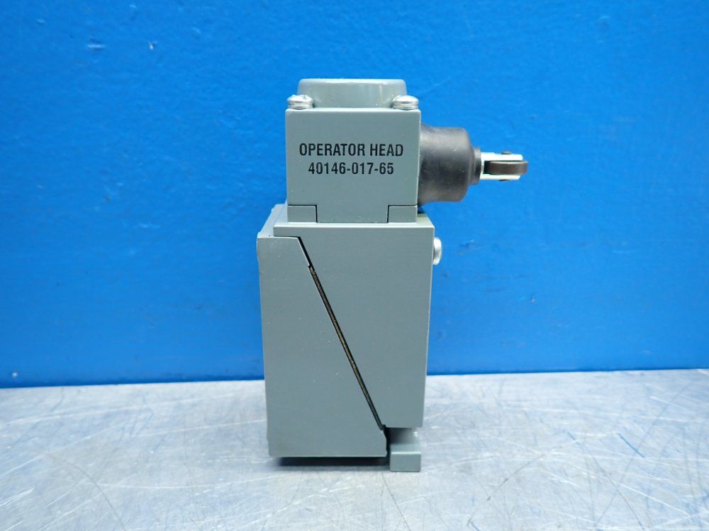 Allen Bradley Plug-in Oiltight Limit Switch - 802t-k1p