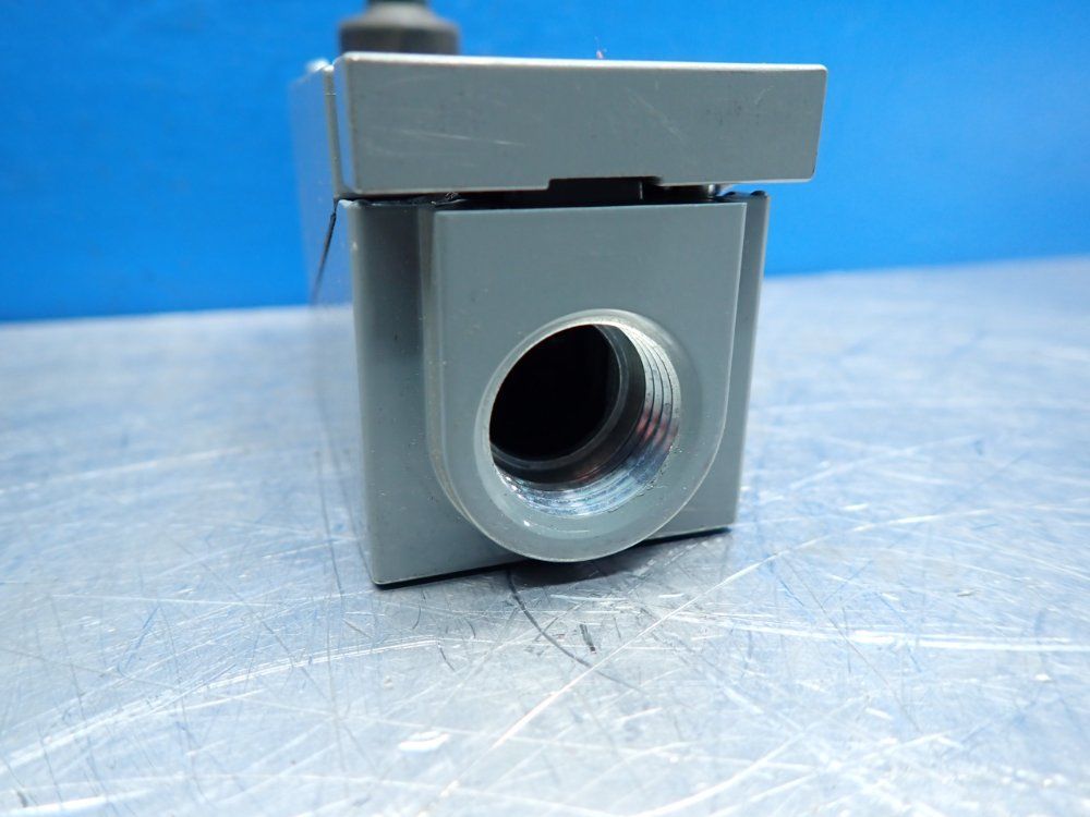 Allen Bradley Plug-in Oiltight Limit Switch - 802t-k1p