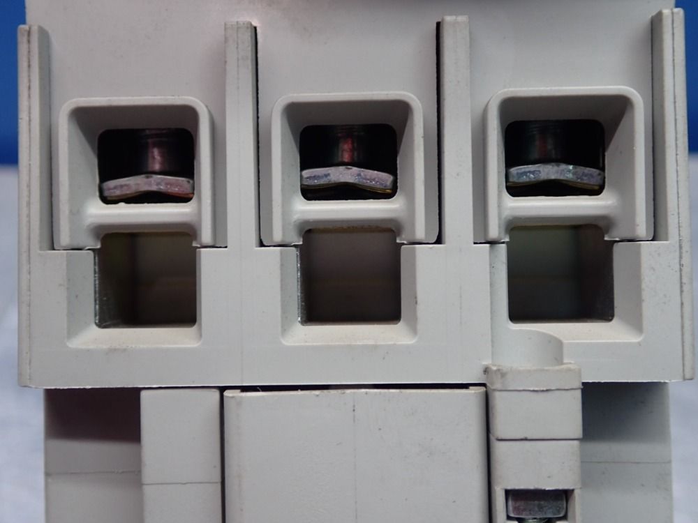 Allen Bradley Contactor - 100-c72d00