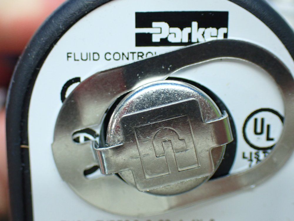 Parker 3/8"npt, 7/32" Oriface, 0-100psi Solenoid Valve. - 06f20c2114bdf4c05