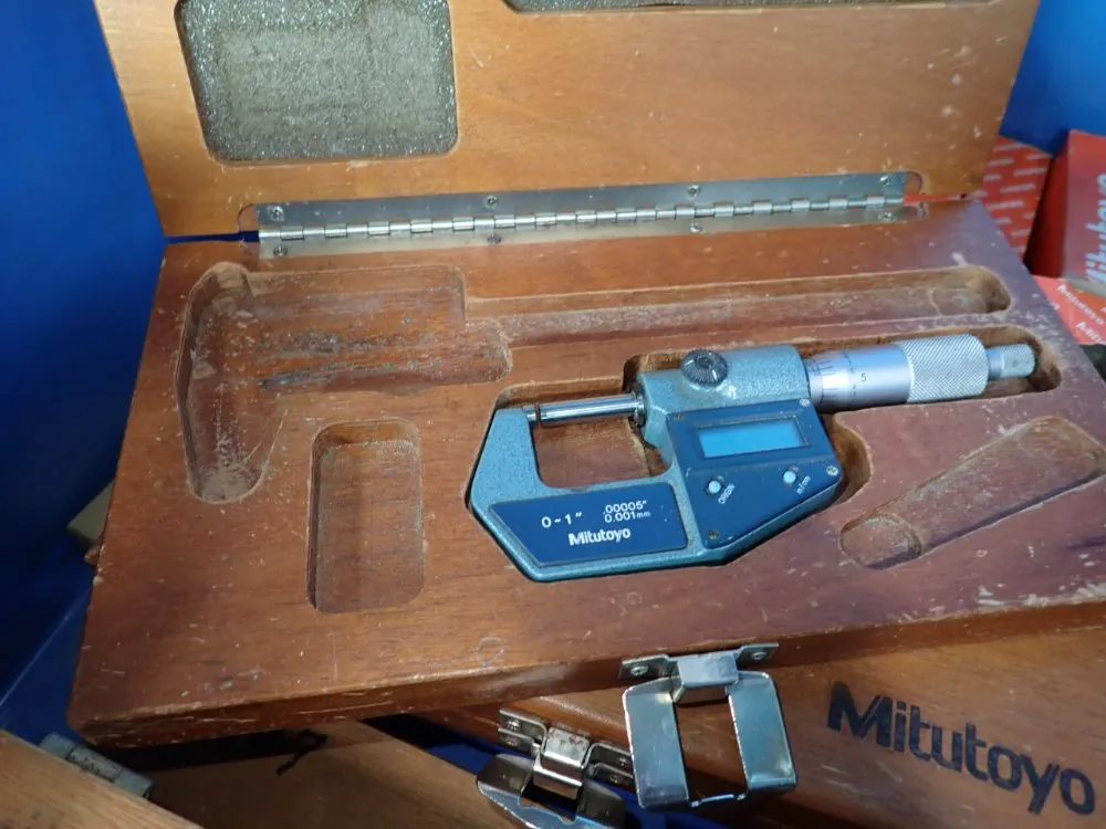 Calipers / Dial Indicators