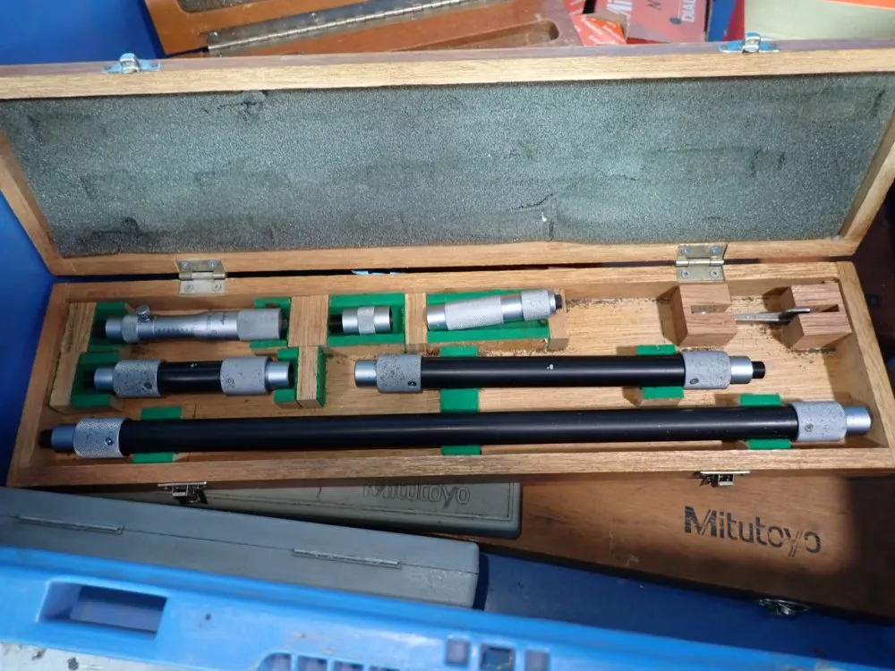 Calipers / Dial Indicators