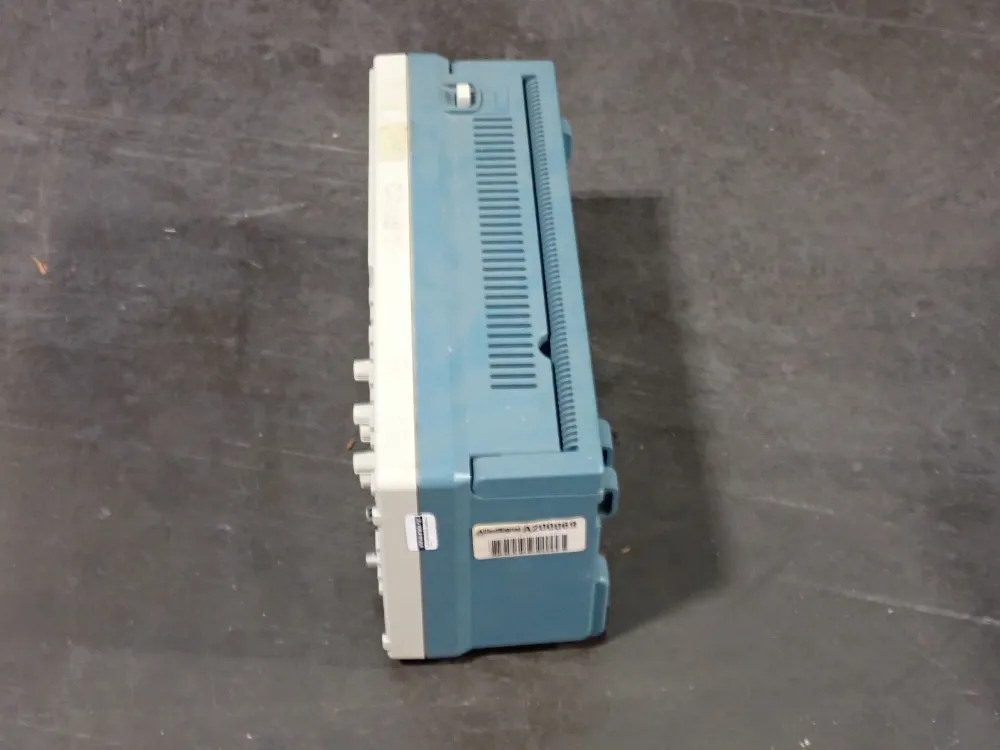 Tektronix 100 Mhz Oscilloscope, Digital - Tds220