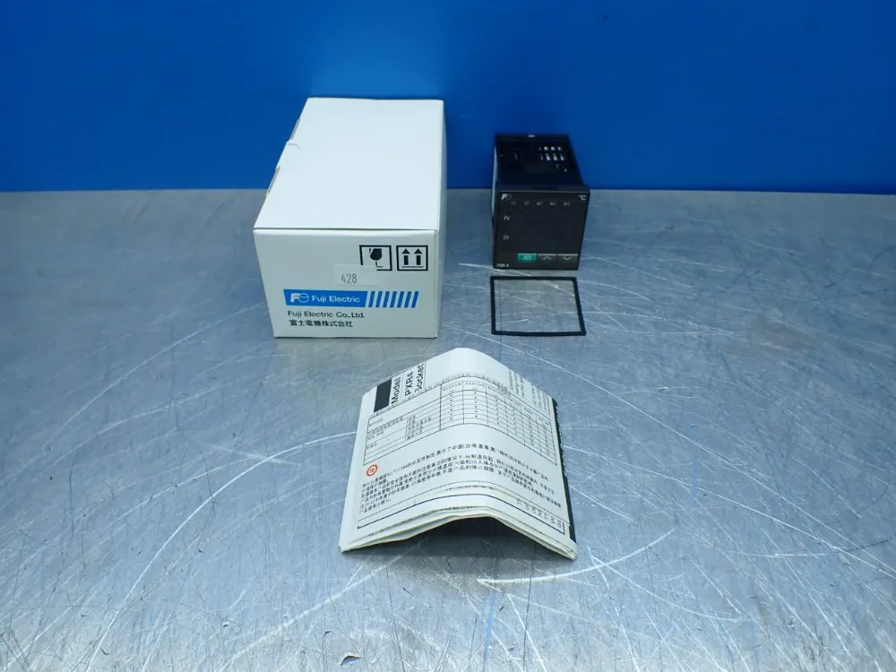 Fuji Electric Panel Mount Temperature Controller - Pxr4-tas1-5v0a1