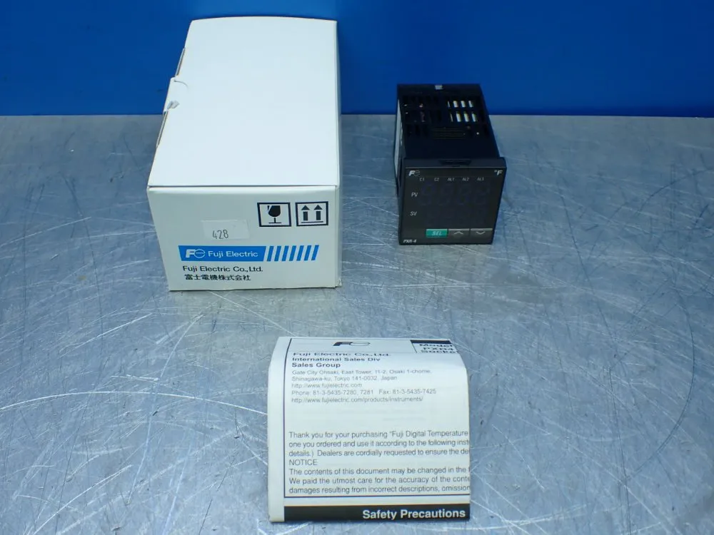 Fuji Electric Panel Mount Temperature Controller - Pxr4-ras1-5v0a1