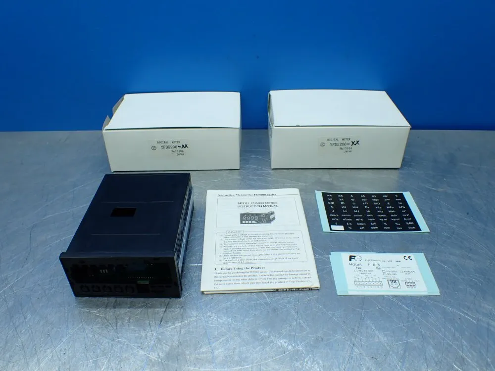 Fuji Electric 2 Panel Meters. - Yfd5200-xx