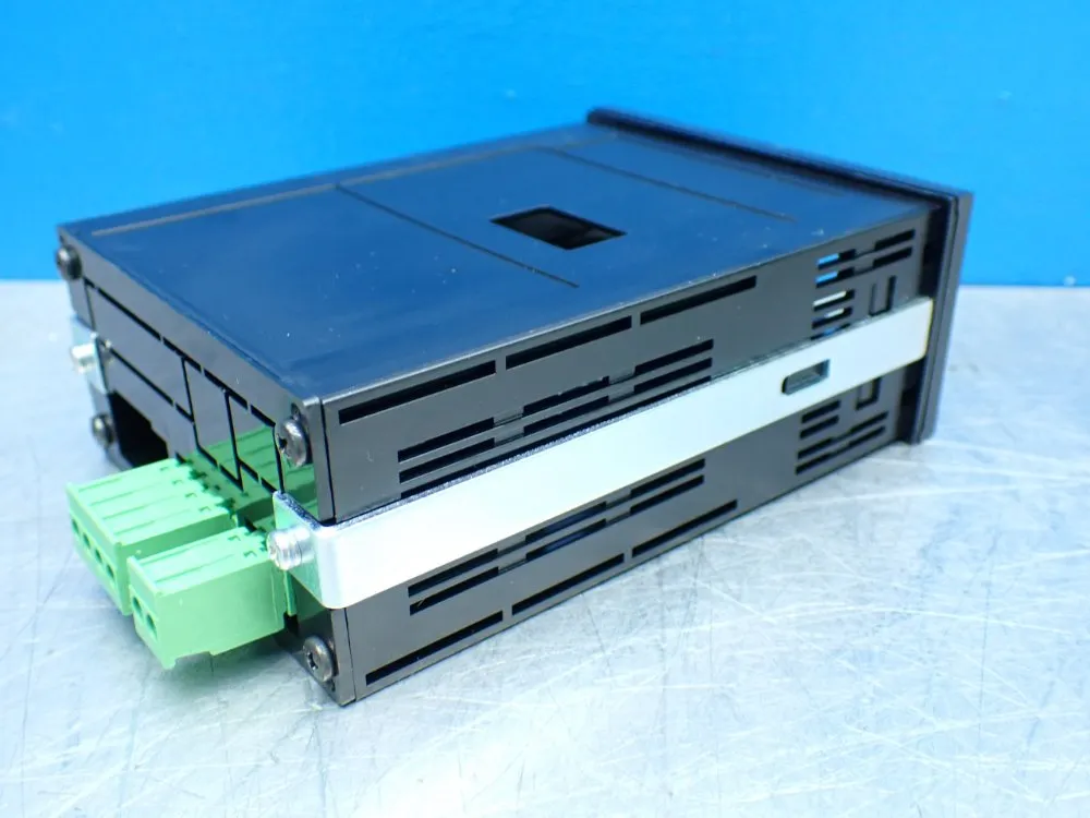 Fuji Electric 2 Panel Meters. - Yfd5200-xx