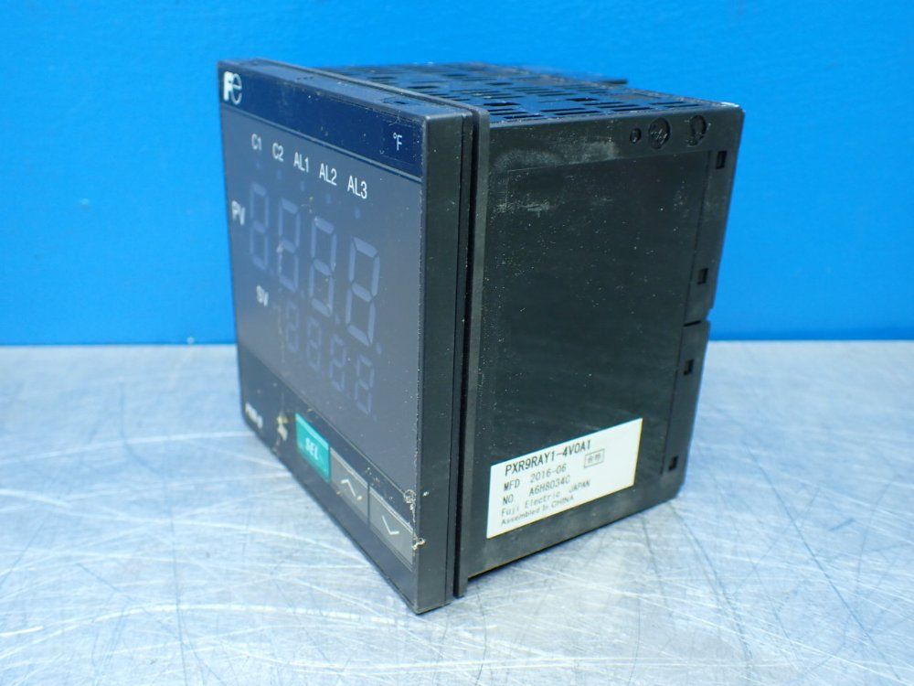 Fuji Electric Panel Mount Temperature Controller - Pxr9ray1-4v0a1