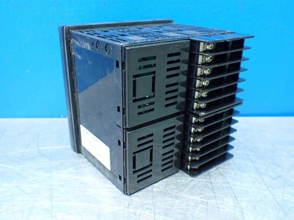 Fuji Electric Panel Mount Temperature Controller - Pxr9ray1-4v0a1