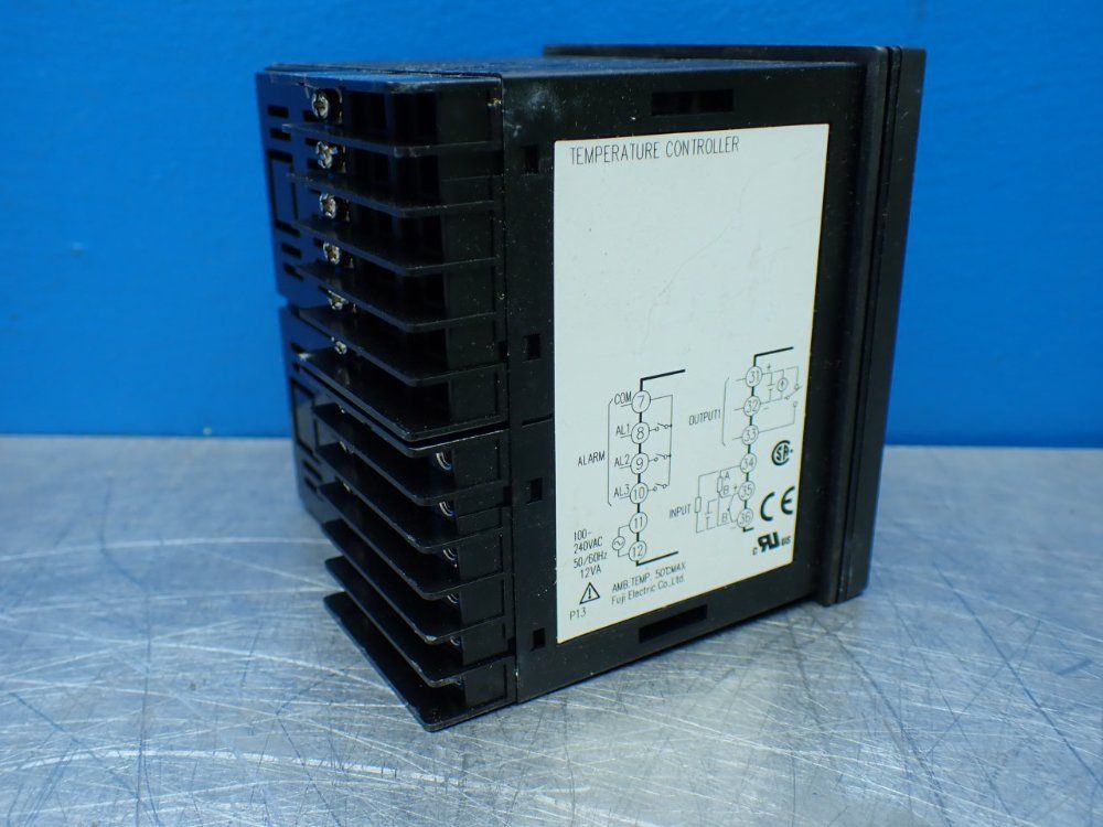 Fuji Electric Panel Mount Temperature Controller - Pxr9ray1-4v0a1