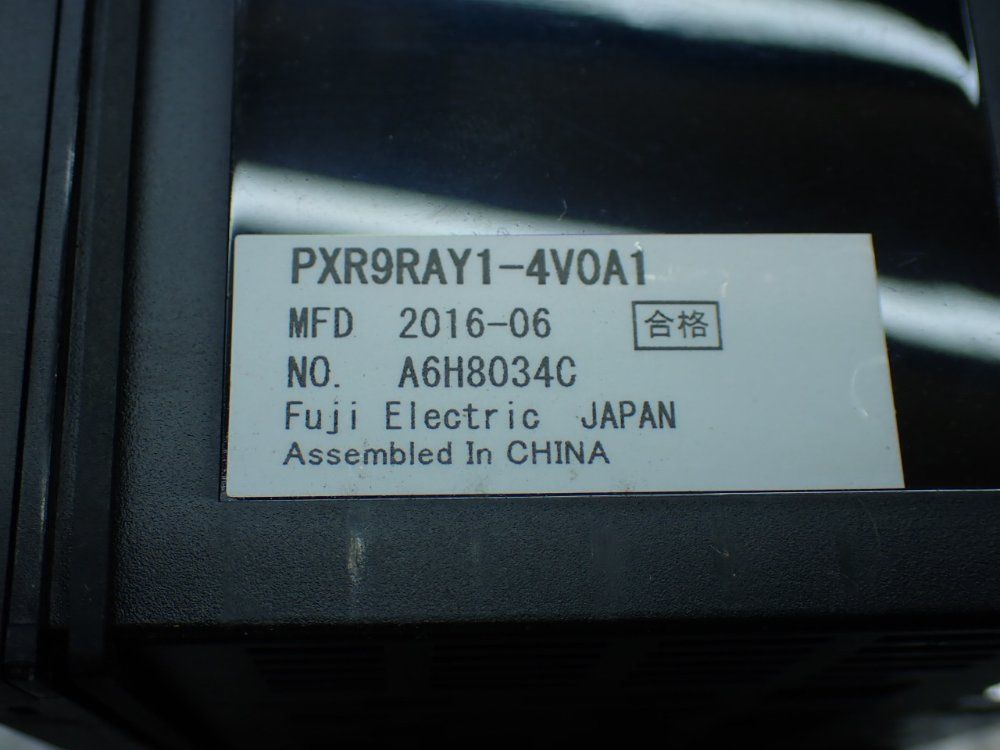 Fuji Electric Panel Mount Temperature Controller - Pxr9ray1-4v0a1