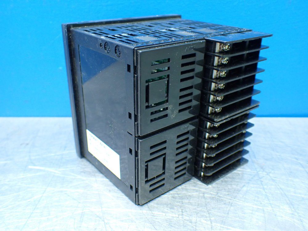 Fuji Electric Panel Mount Temperature Controller - Pxr9ray1-4vta1