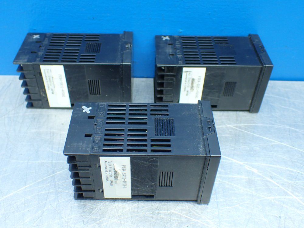 Fuji Electric 3 Panel Mount Temperature Controllers - Pxr4-say-4v0a1