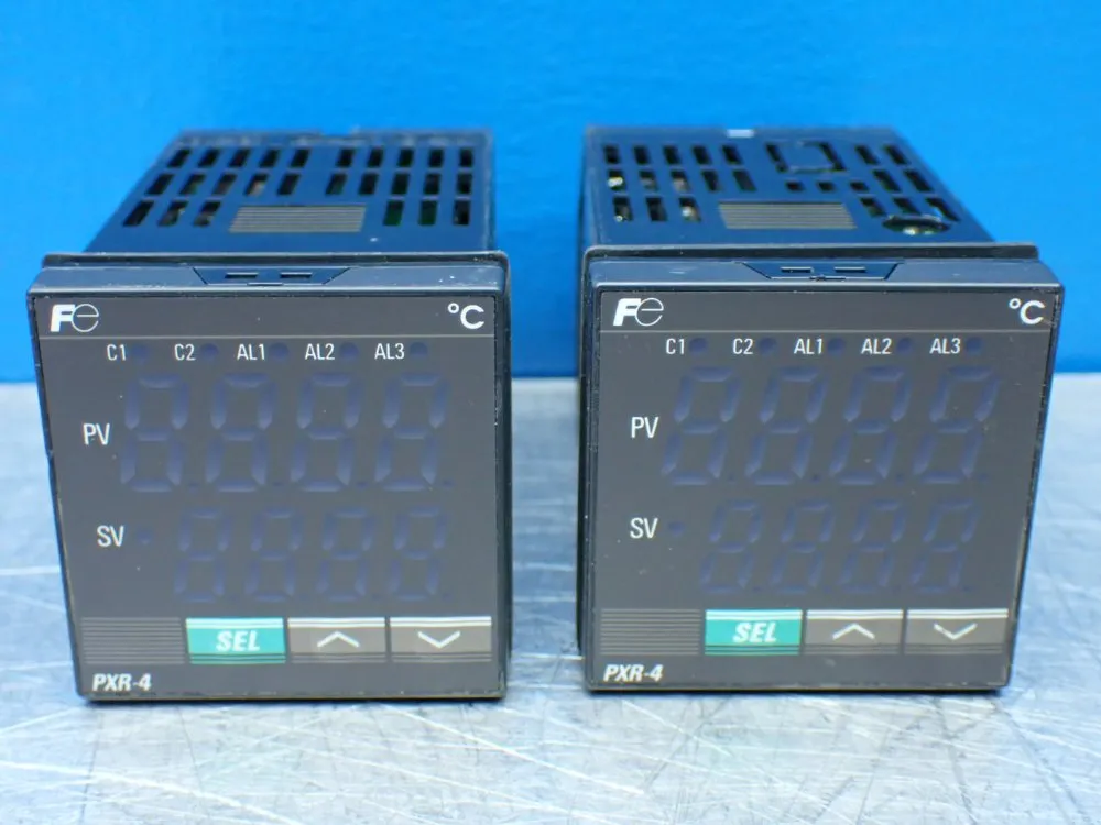 Fuji Electric 2 Panel Mount Temperature Controllers - Pxr4tas1-4v0a1
