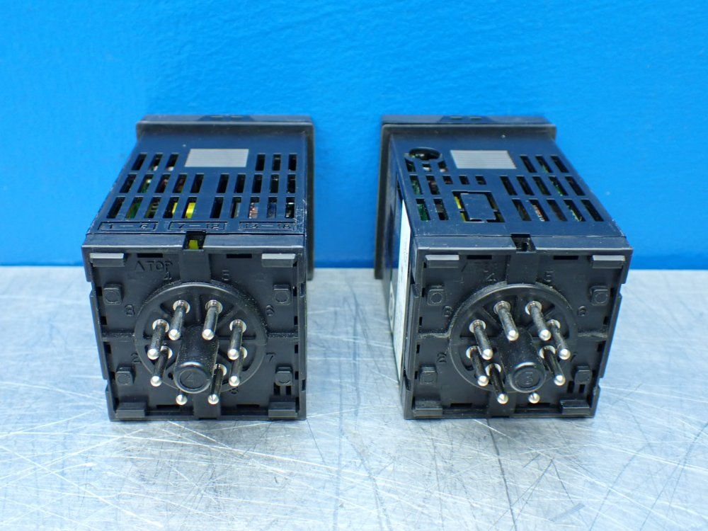 Fuji Electric 2 Panel Mount Temperature Controllers - Pxr4tas1-4v0a1