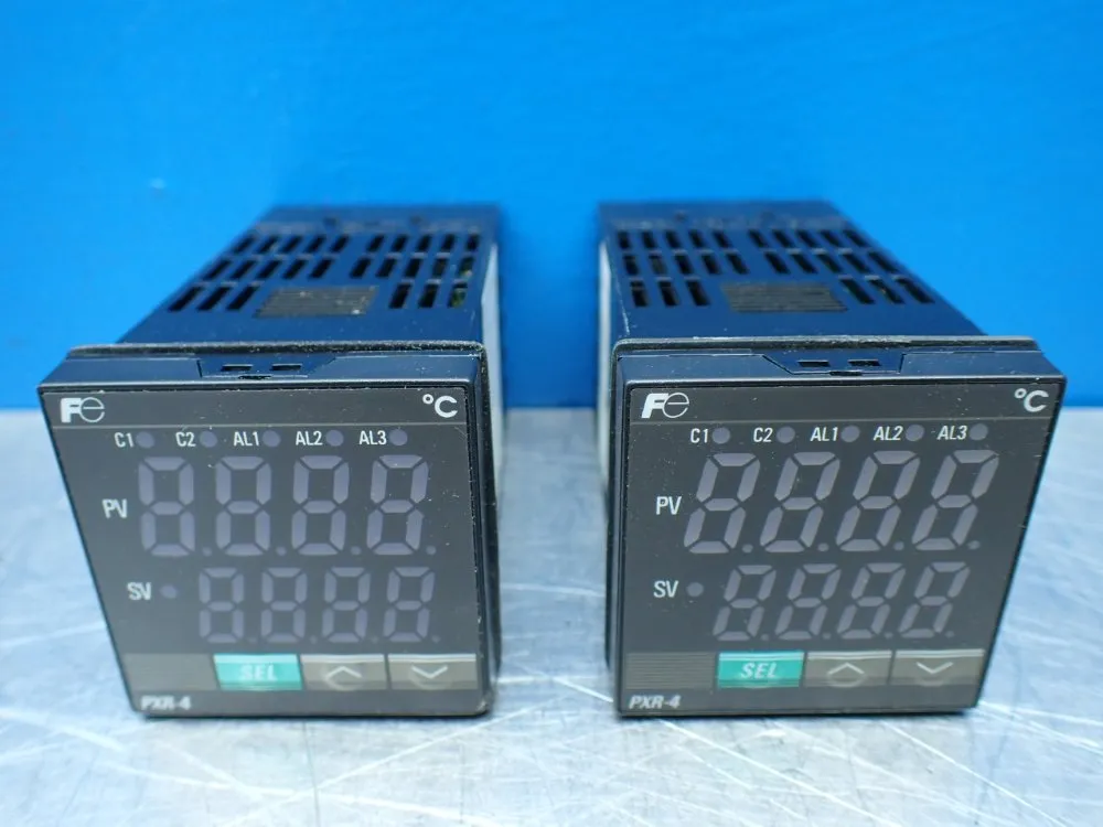 Fuji Electric 2 Panel Mount Temperature Controllers - Pxr4tay1-4v0a1