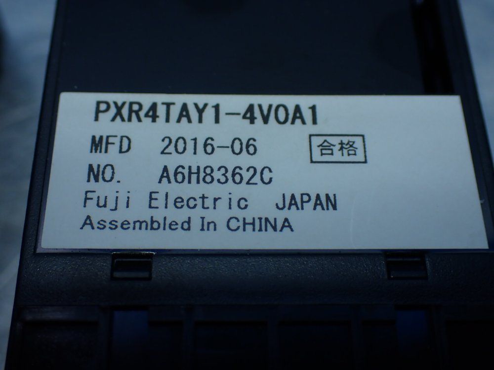 Fuji Electric 2 Panel Mount Temperature Controllers - Pxr4tay1-4v0a1