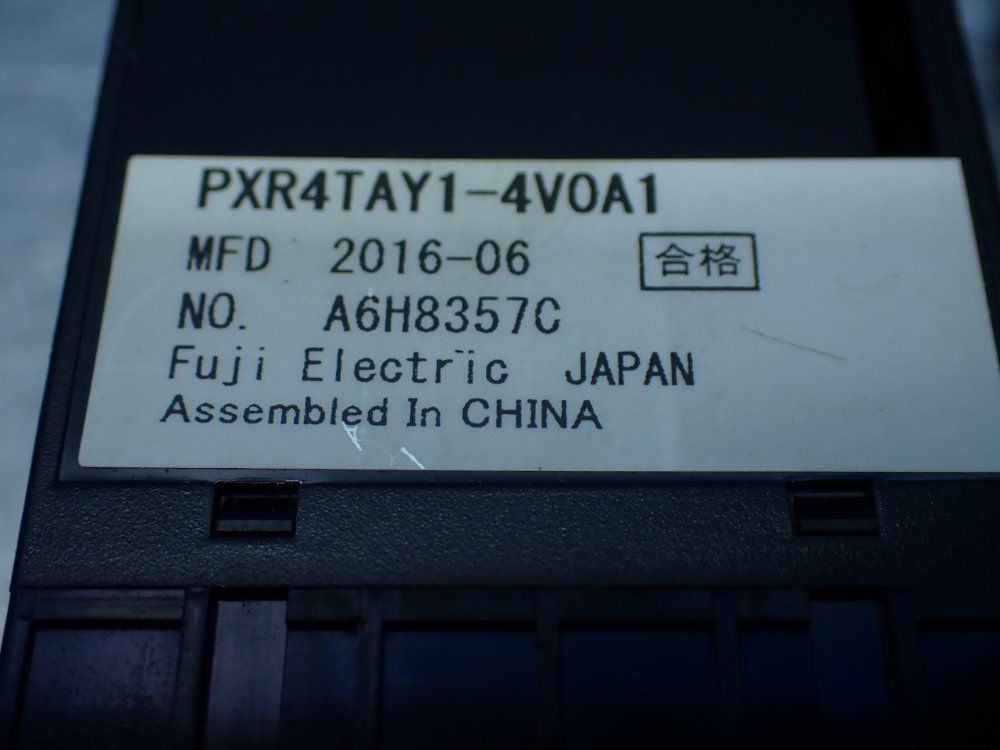 Fuji Electric 2 Panel Mount Temperature Controllers - Pxr4tay1-4v0a1