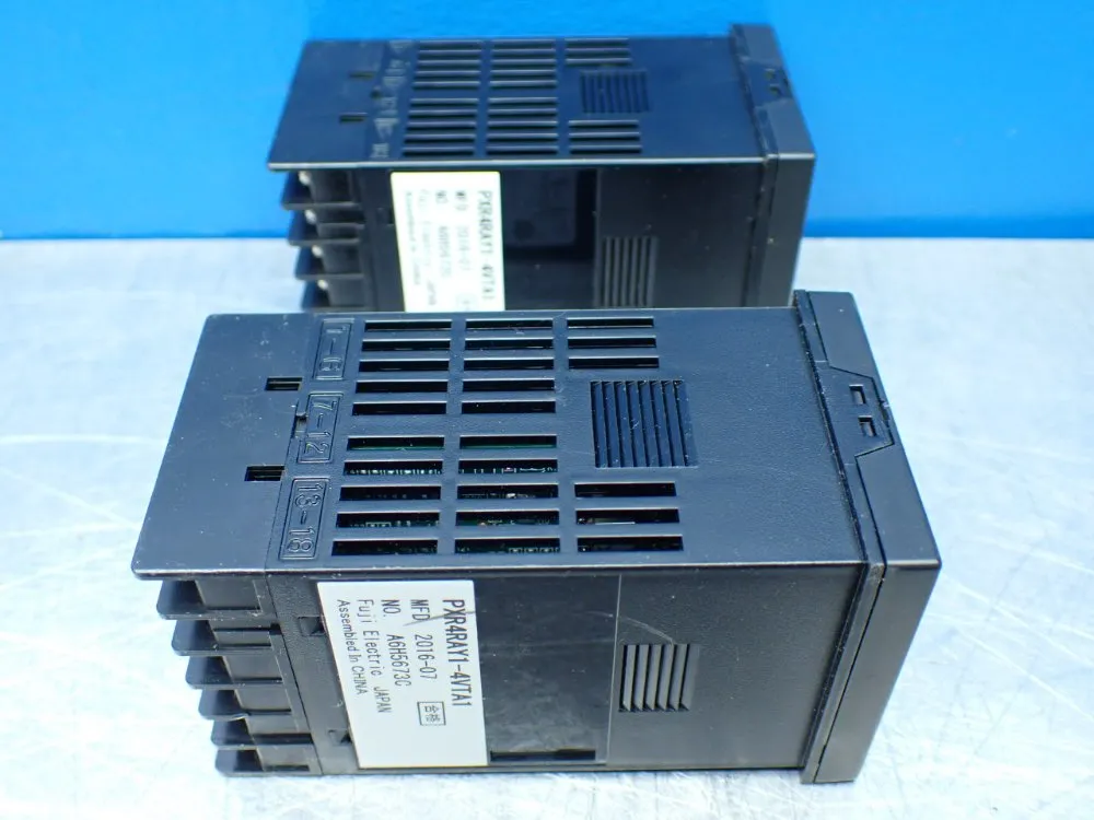 Fuji Electric 2 Panel Mount Temperature Controllers - Pxr4ray1-4vta1