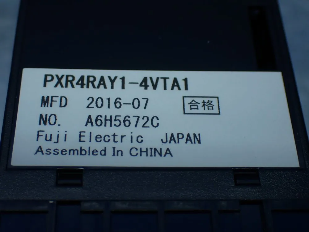 Fuji Electric 2 Panel Mount Temperature Controllers - Pxr4ray1-4vta1