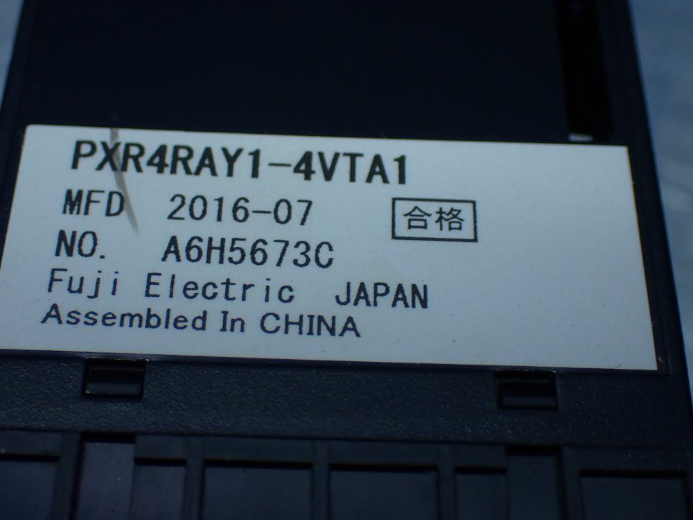 Fuji Electric 2 Panel Mount Temperature Controllers - Pxr4ray1-4vta1