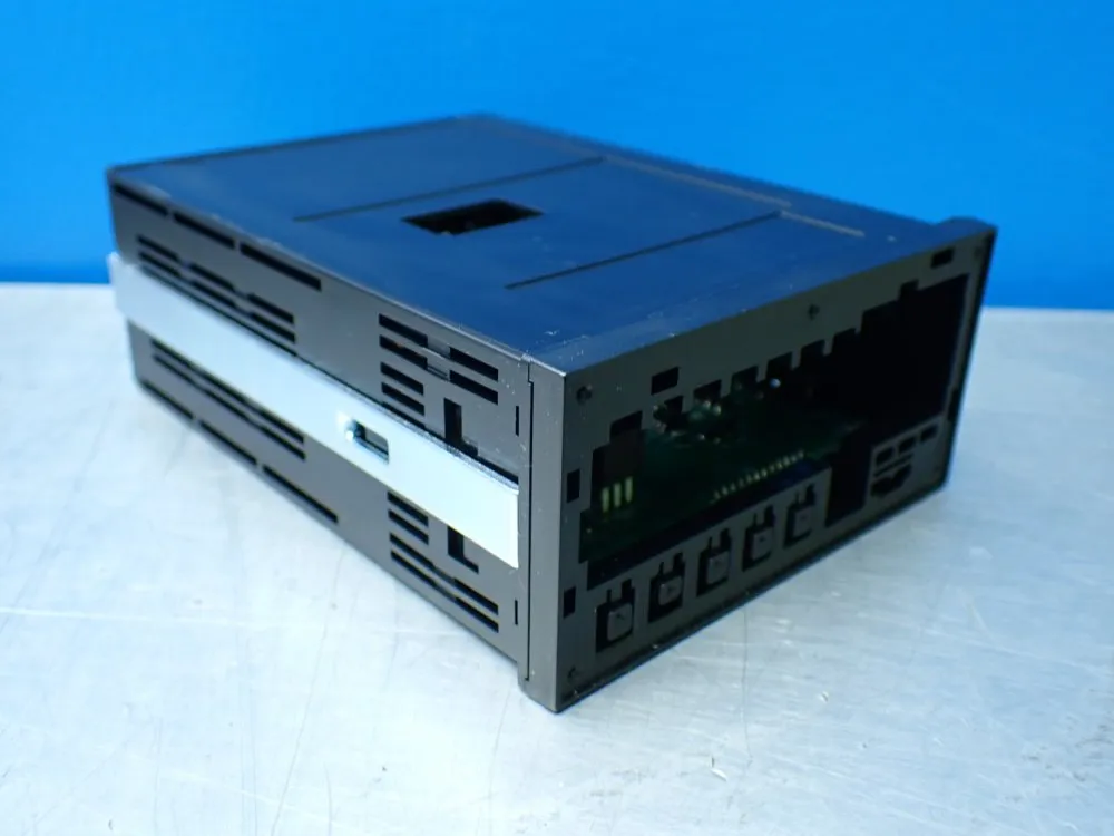 Fuji Electric 2 Panel Meters. - Yfd5100-xx