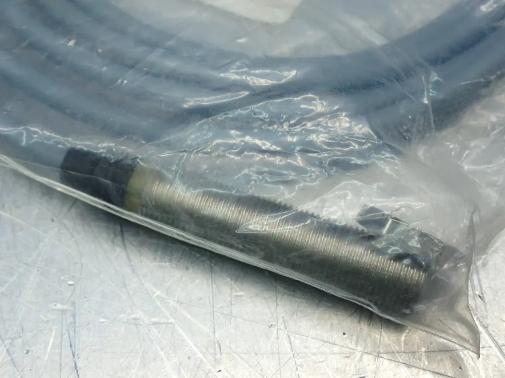 Carlo Gavazzi Proximity Switch - Ei1202pposl