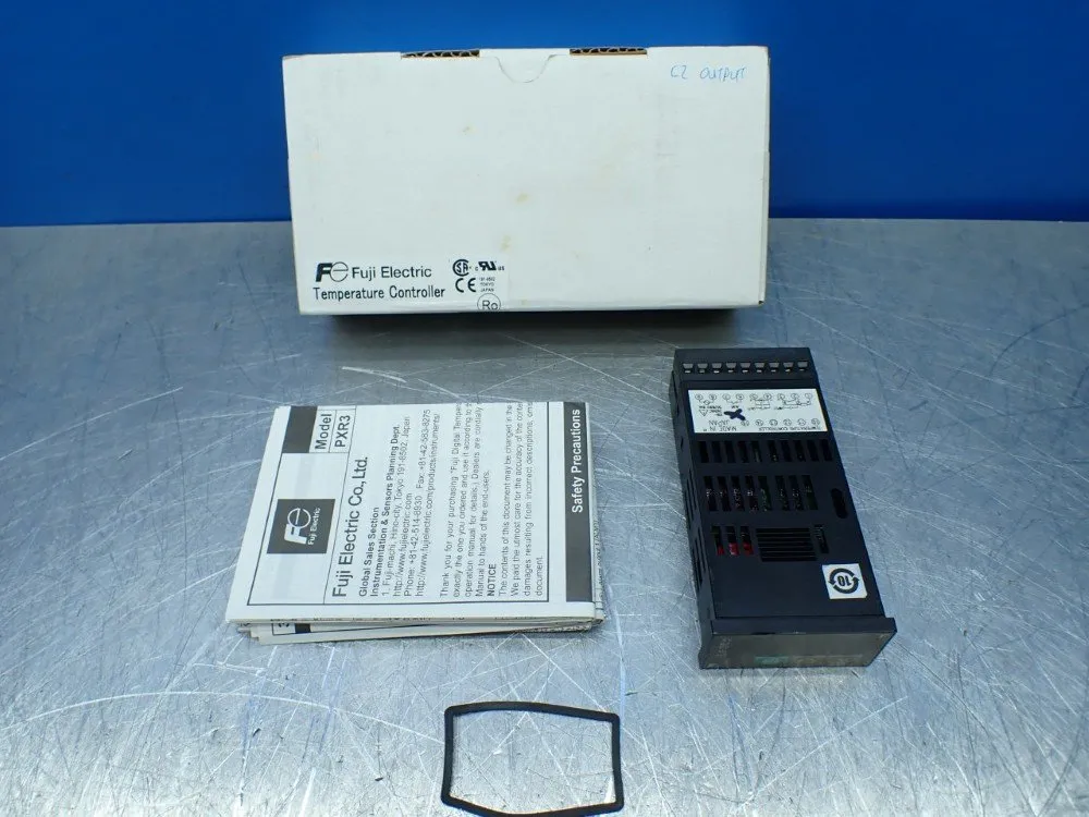 Fuji Electric Temperature Controller - Pxr3rcy2-5v0a1