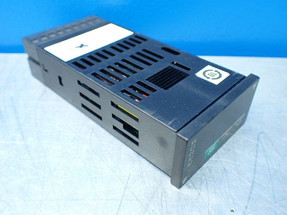 Fuji Electric Temperature Controller - Pxr3rcy2-5v0a1