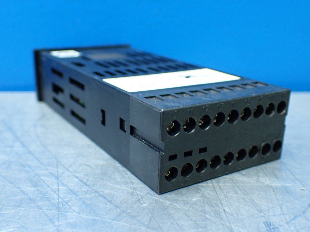 Fuji Electric Temperature Controller - Pxr3rcy2-5v0a1