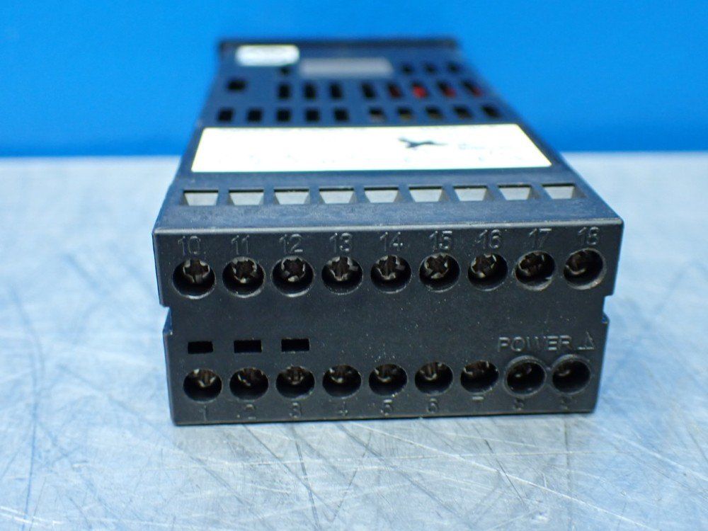 Fuji Electric Temperature Controller - Pxr3rcy2-5v0a1