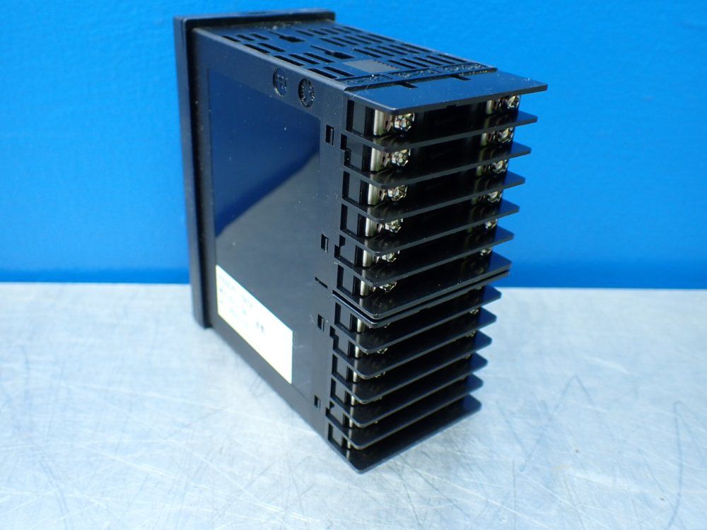 Fuji Electric Temperature Controller - Pxg5cyf1-ovya1