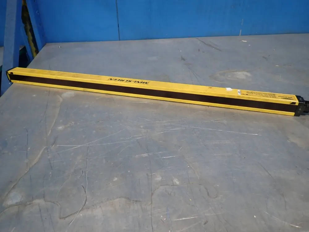 Banner 1 1/2" X 33" Light Curtain - Mse3224y