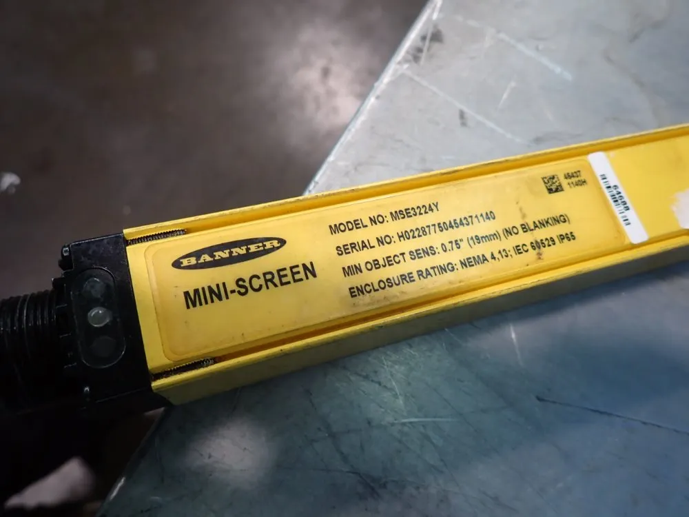 Banner 1 1/2" X 33" Light Curtain - Mse3224y