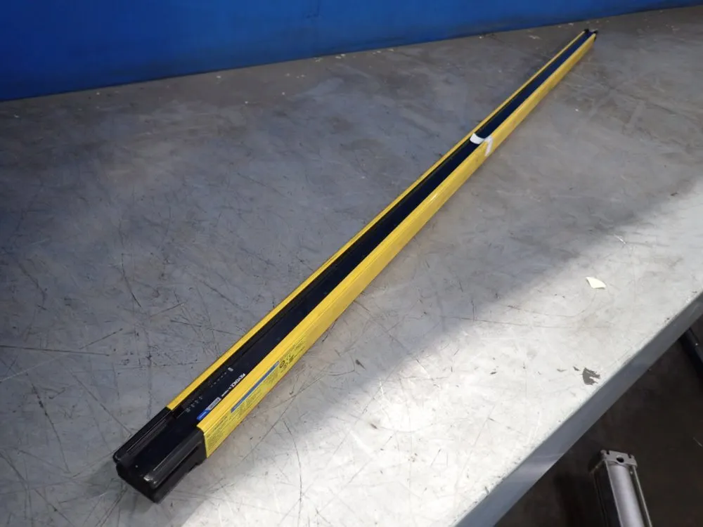 Keyence 63"x1" Light Curtain - Sl-v88hm-r