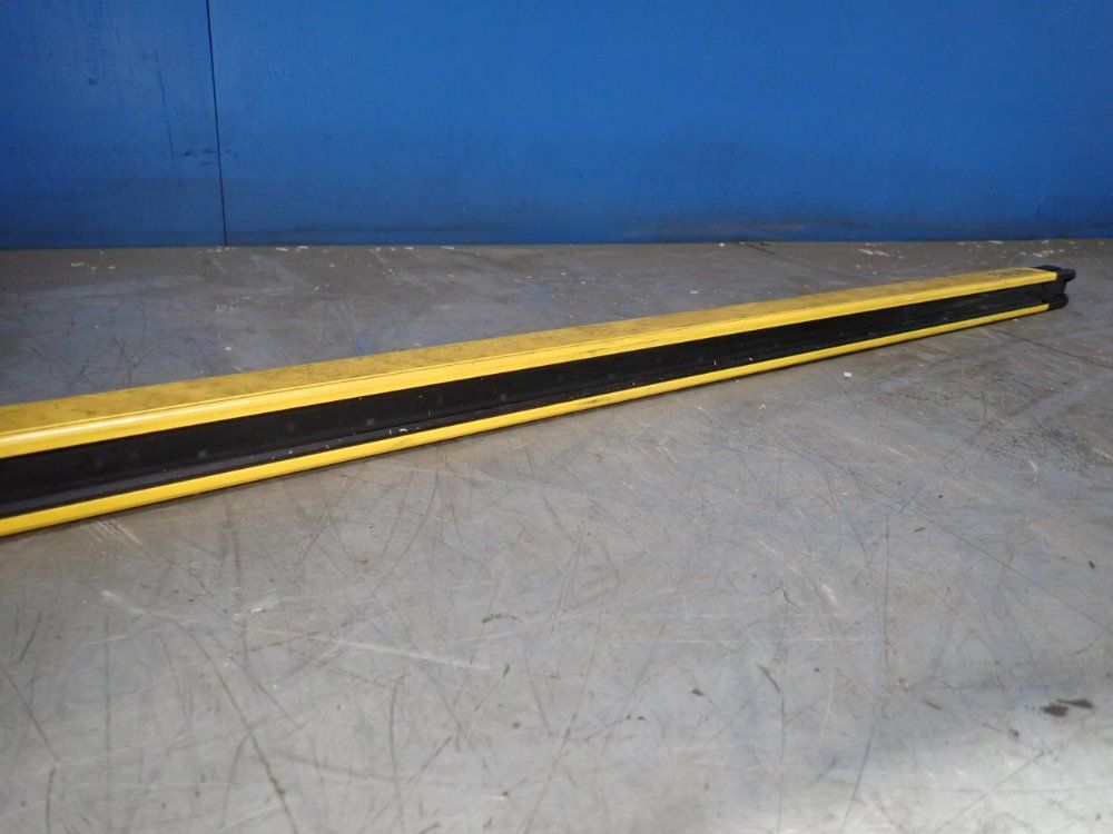 Keyence 63"x1" Light Curtain - Sl-v88hm-r