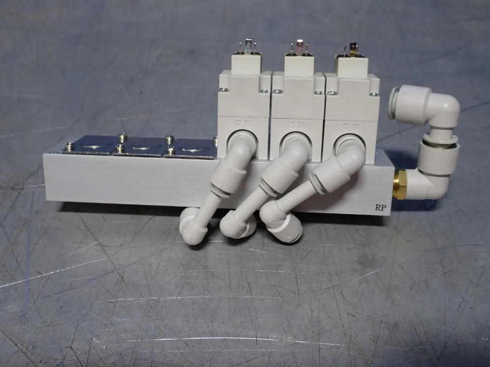 Smc Pneumatic Manifold - Vv2q22-06-x76