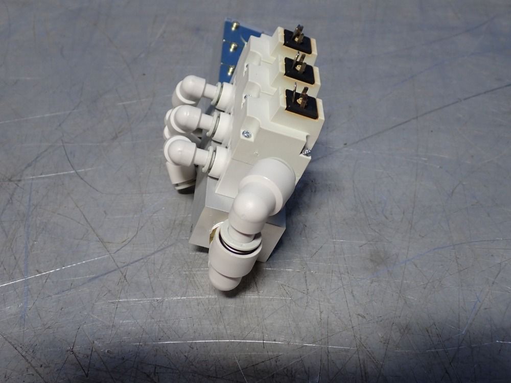 Smc Pneumatic Manifold - Vv2q22-06-x76