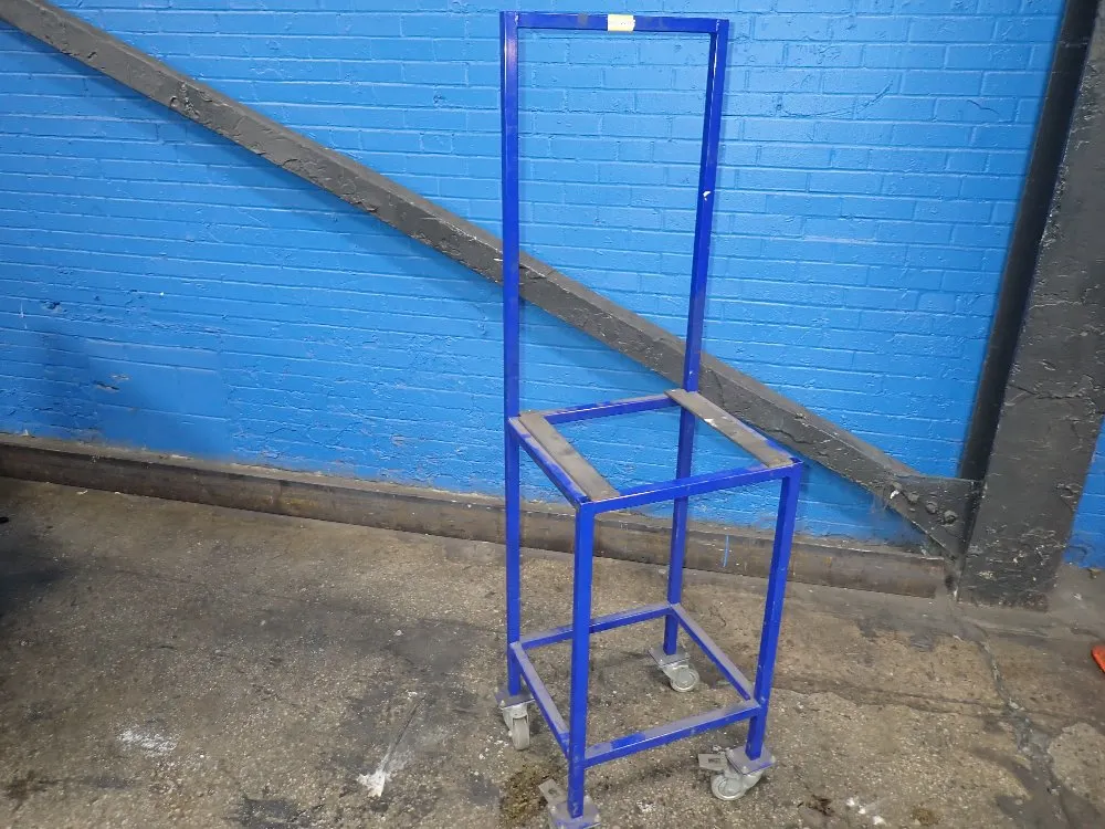 MOBILE STAND 